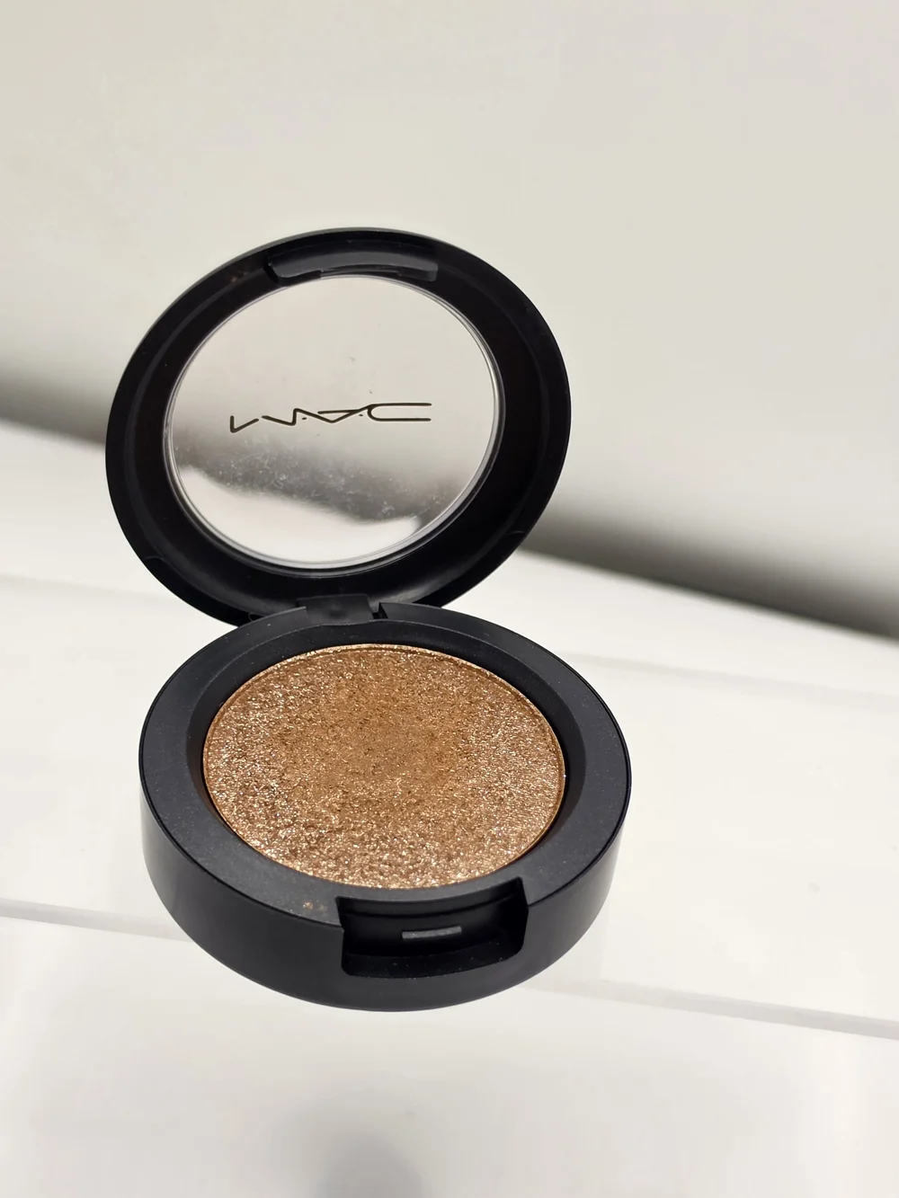 RARE DISCONTINUED MAC PRESSED PIGMENT- 